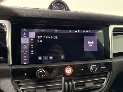 Certified 2025 Porsche Macan image 28