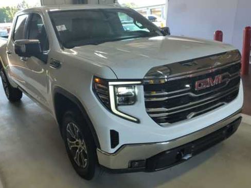Used 2025 GMC Sierra 1500 SLT AWD/4WD image 3