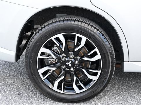 Used 2018 Mitsubishi Outlander SEL AWD/4WD image 14