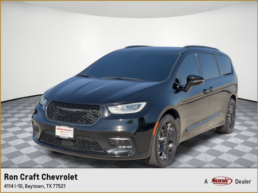 Used 2025 Chrysler Pacifica Limited FWD image 1