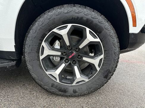 New 2026 GMC Yukon AT4 AWD/4WD image 15