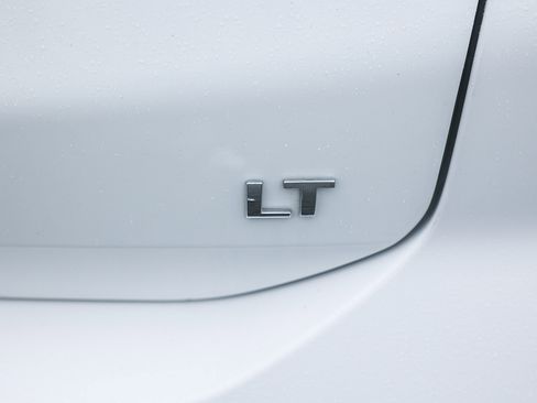 Used 2020 Chevrolet Equinox LT image 11