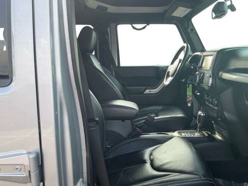 Used 2014 Jeep Wrangler Unlimited Rubicon AWD/4WD image 14