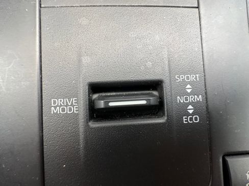 Used 2022 Toyota Highlander L FWD image 28