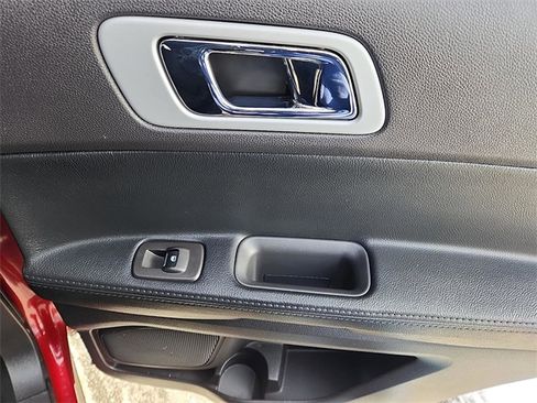 Used 2015 Ford Explorer XLT image 30