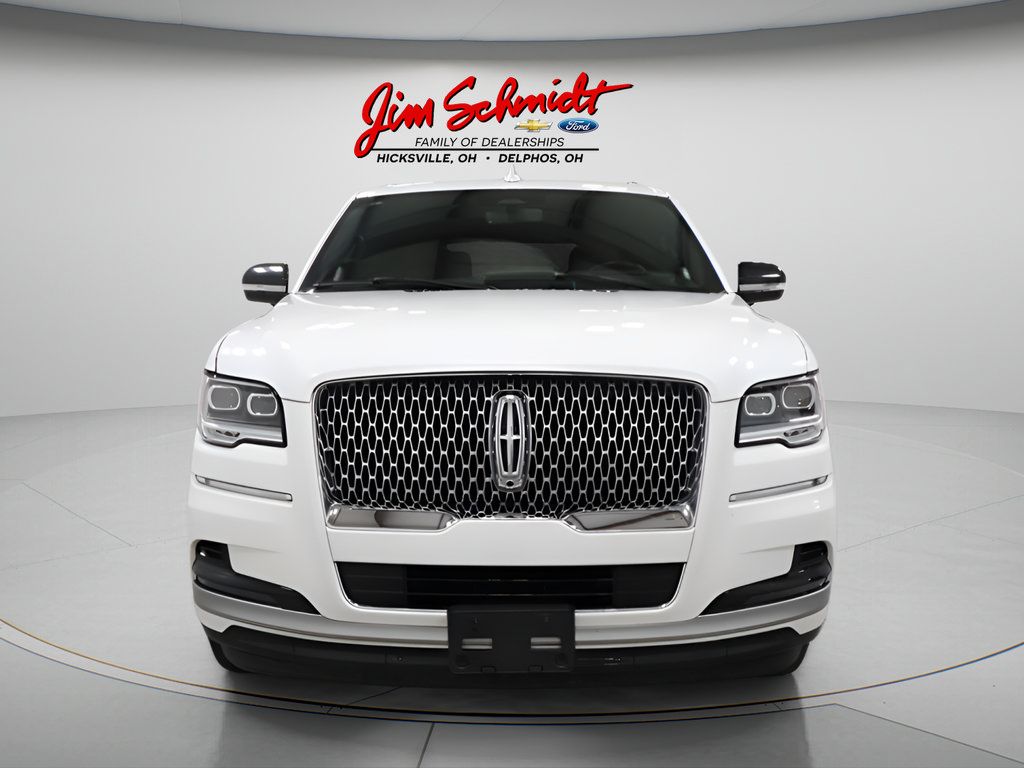 Used 2024 Lincoln Navigator Reserve AWD/4WD image 3