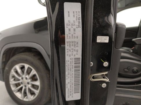 Used 2019 Jeep Cherokee Latitude Plus w/ Cold Weather Group image 33