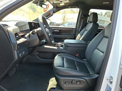 Used 2025 Chevrolet Suburban Z71 AWD/4WD image 14