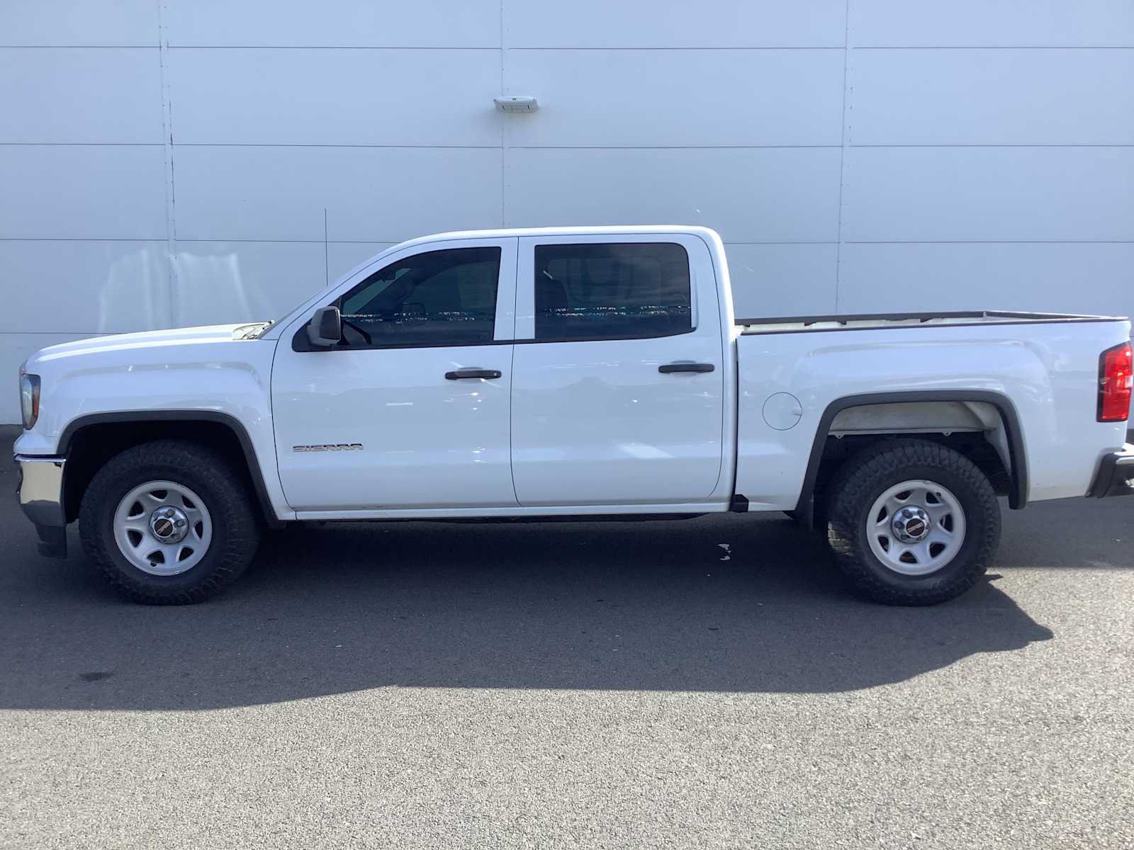 Used 2017 GMC Sierra 1500 2WD Crew Cab w/ Sierra Convenience Package image 2