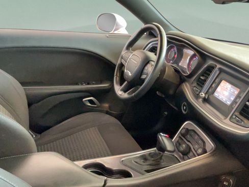 Used 2015 Dodge Challenger SXT w/ Driver Convenience Group RWD image 25