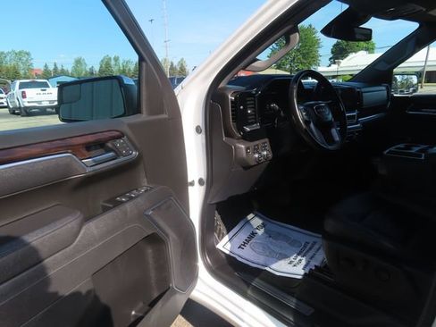 Used 2025 GMC Sierra 1500 SLT AWD/4WD image 18