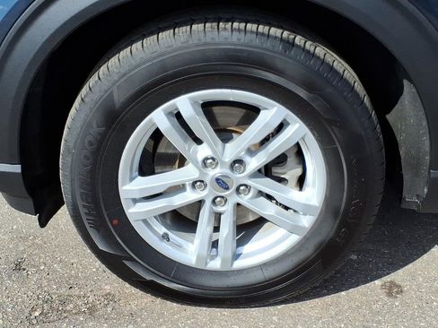 Used 2024 Ford Explorer XLT w/ Equipment Group 202A image 9