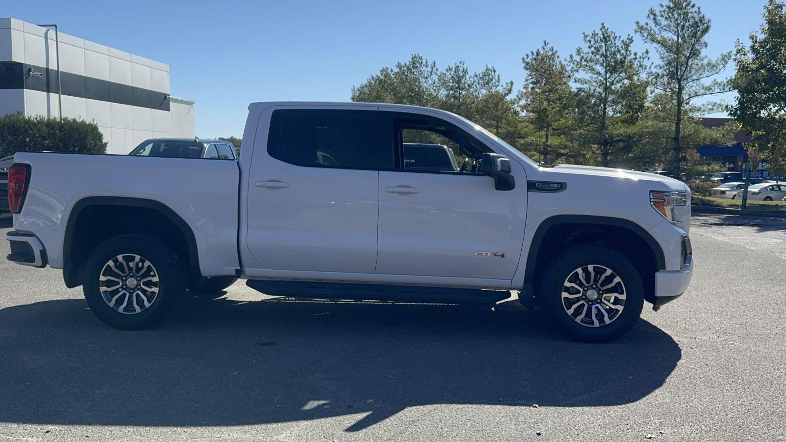 Used 2020 GMC Sierra 1500 AT4 w/ AT4 Premium Package AWD/4WD image 3