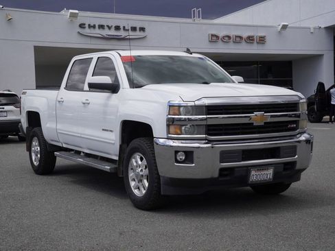 Used 2015 Chevrolet Silverado 2500 LT w/ LT Convenience Package RWD image 2