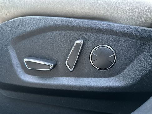 Used 2019 Ford Edge Titanium image 12