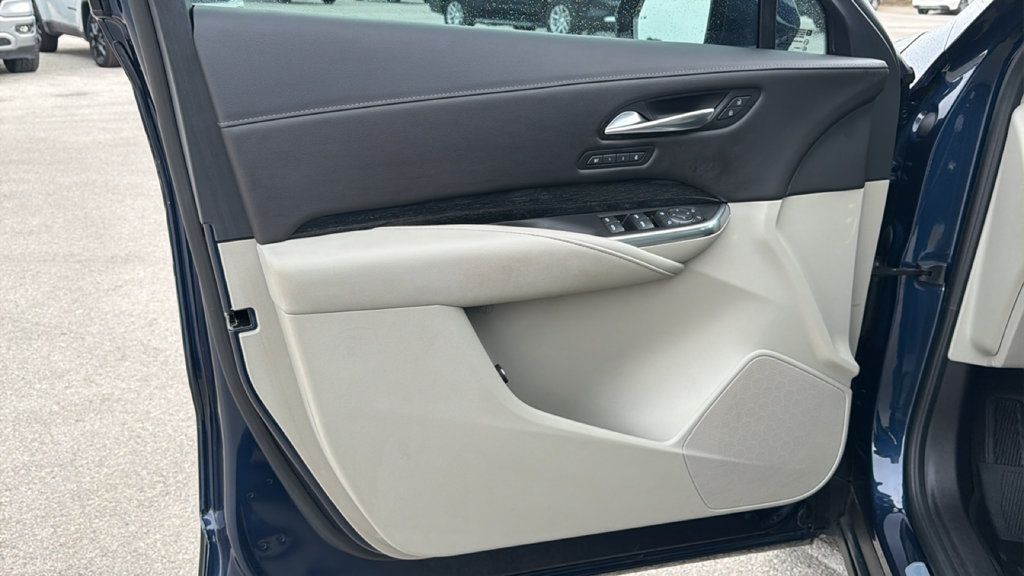 Used 2022 Cadillac XT4 Premium Luxury w/ Cold Weather Package FWD image 11