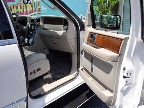 Used 2014 Lincoln Navigator L 2WD image 39