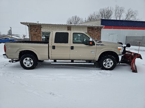Used 2011 Ford F250 XLT w/ XLT Premium Pkg image 2