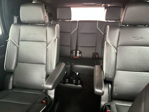 Used 2023 Cadillac Escalade Premium Luxury AWD/4WD image 27