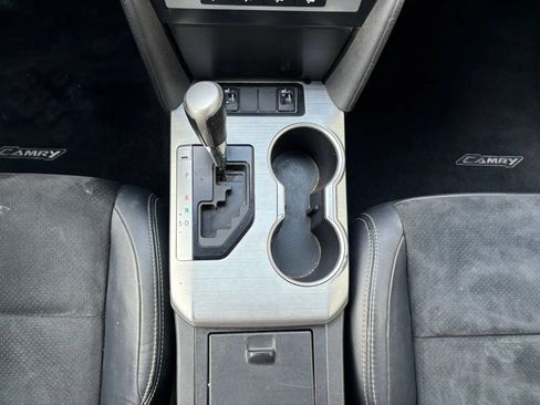 Used 2012 Toyota Camry SE w/ Leather Pkg FWD image 15