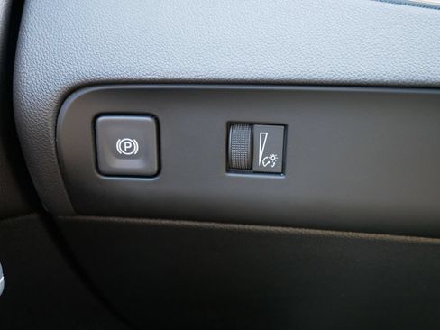 Used 2023 Buick Enclave Essence AWD/4WD image 29