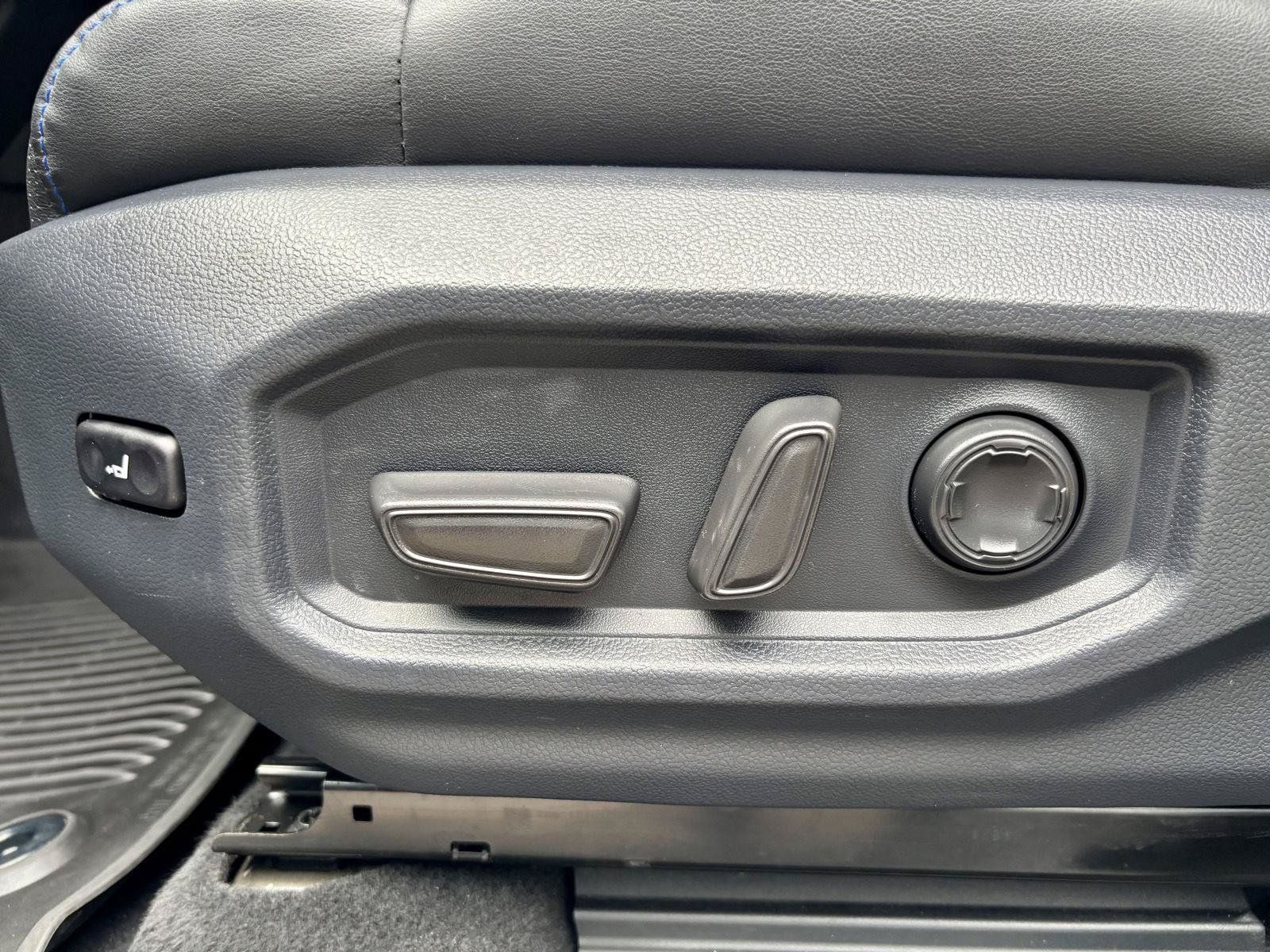 Used 2023 Toyota Sequoia Platinum AWD/4WD image 19