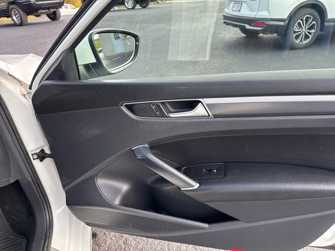 Used 2018 Volkswagen Passat 2.0T S image 8