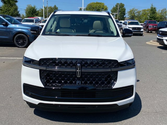 New 2027 Lincoln Navigator Reserve w/ Jet Appearance Package AWD/4WD image 2