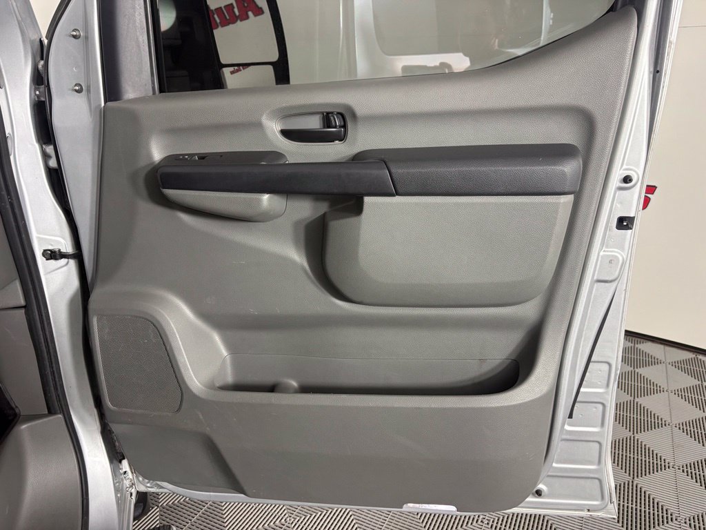 Used 2018 Nissan NV 3500 SL RWD image 38