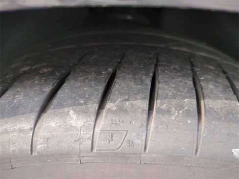 Used 2021 Chevrolet Corvette Stingray Coupe w/ Z51 Performance Package image 8