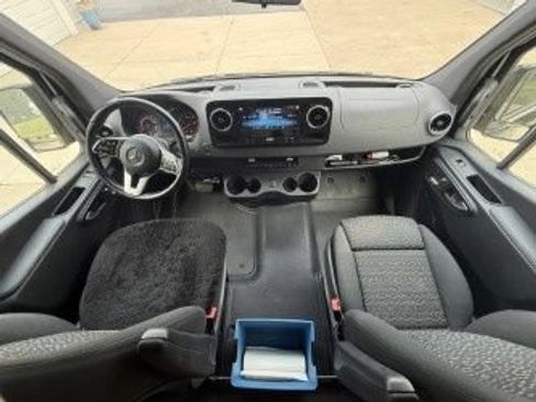 Used 2019 Mercedes-Benz Sprinter 2500 image 5