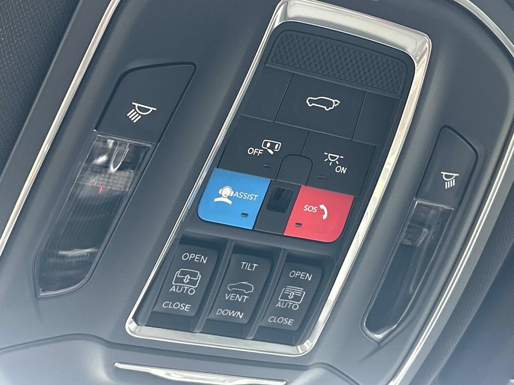 Used 2025 Jeep Grand Cherokee Limited AWD/4WD image 34