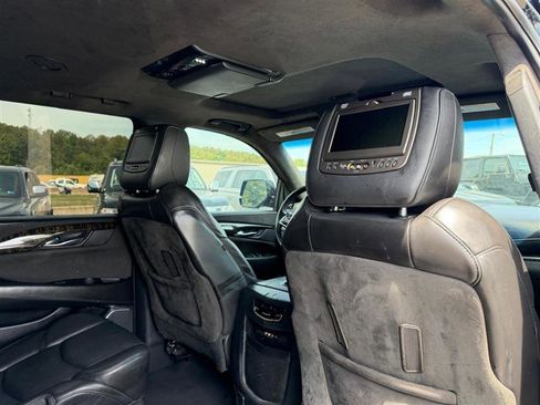 Used 2015 Cadillac Escalade ESV Platinum AWD/4WD image 17