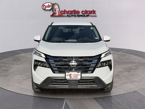 Used 2024 Nissan Rogue SV image 9