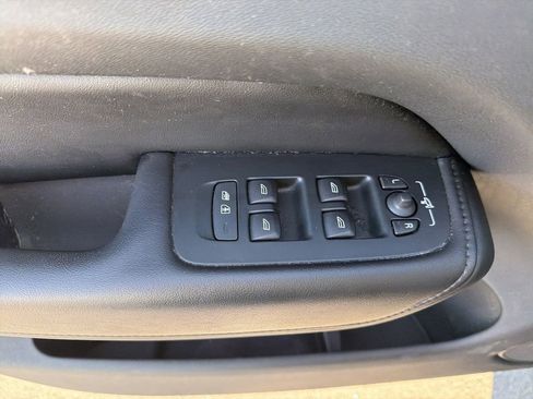 Used 2023 Volvo XC60 B5 Plus FWD image 21