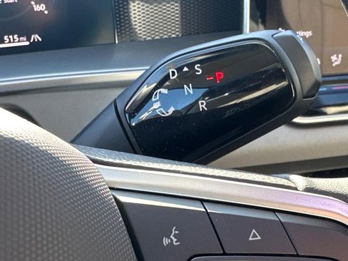 Used 2025 Volkswagen Tiguan SE image 15