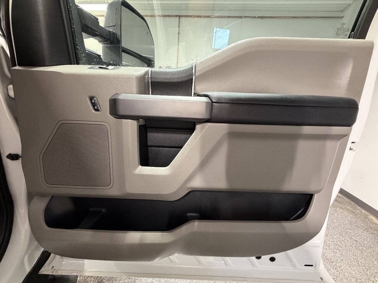 Used 2019 Ford F250 XLT w/ Snow Plow Prep Package AWD/4WD image 19