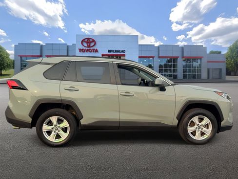 Used 2019 Toyota RAV4 XLE w/ Convenience Package AWD/4WD image 3