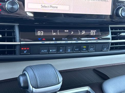 Used 2024 Toyota Sienna XLE image 24