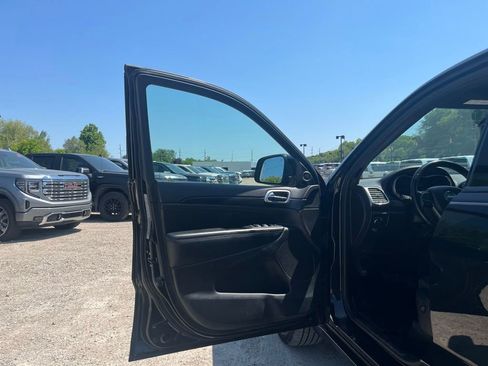 Used 2020 Jeep Grand Cherokee Altitude AWD/4WD image 16