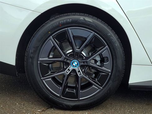 Used 2023 BMW i4 eDrive40 w/ Premium Package image 9