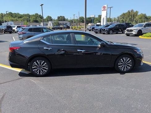 Used 2025 Nissan Altima 2.5 SV FWD image 8