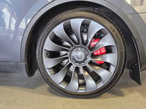 Used 2023 Tesla Model Y Performance AWD/4WD image 8