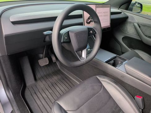 Used 2026 Tesla Model Y 2WD image 16