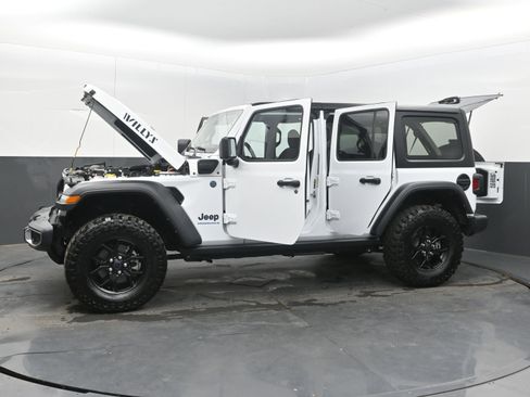 Used 2024 Jeep Wrangler Unlimited AWD/4WD image 43