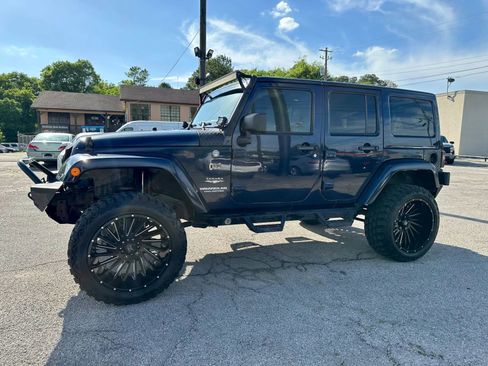 Used 2013 Jeep Wrangler Unlimited Sahara w/ Connectivity Group AWD/4WD image 4