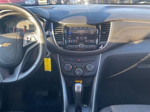 Used 2021 Chevrolet Trax LT image 18