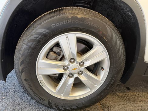 Used 2019 Chevrolet Trax LT w/ LT Convenience Package FWD image 35