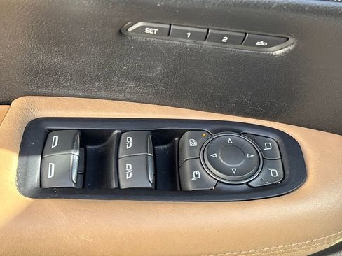 Used 2018 Cadillac XT5 Platinum w/ Driver Assist Package image 7