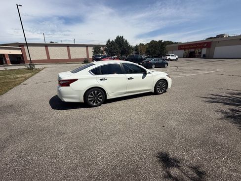Used 2017 Nissan Altima 2.5 SV FWD image 4
